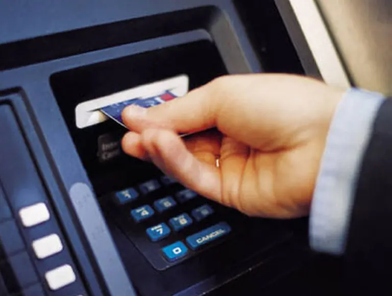 Efecto inflación: billetes de 10 pesos desaparecen de los cajeros automáticos