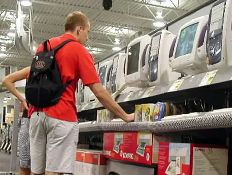 Por las trabas a las importaciones, los argentinos viajan a Uruguay a comprar electrodomésticos