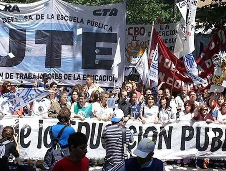 El lunes no habrá clases: los docentes harán paro nacional tras fracaso de la paritaria