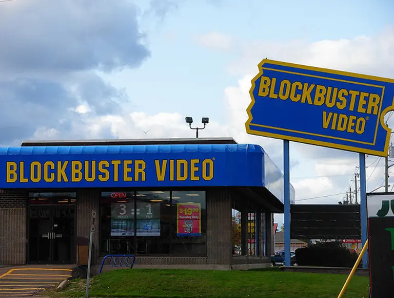 La cadena Blockbuster, ví­ctima de Internet, se encamina a su venta