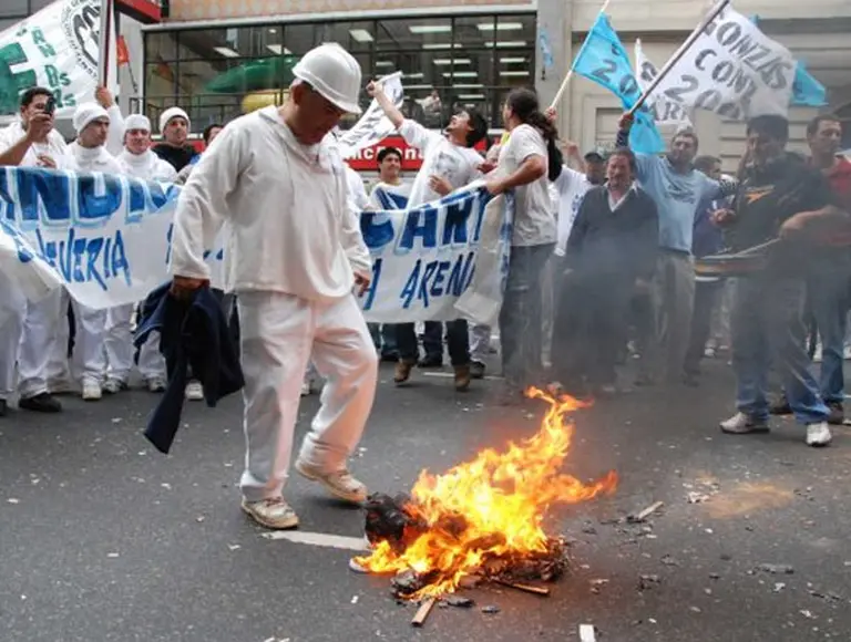 Trabajadores de Swift se movilizaron contra el cierre de la empresa