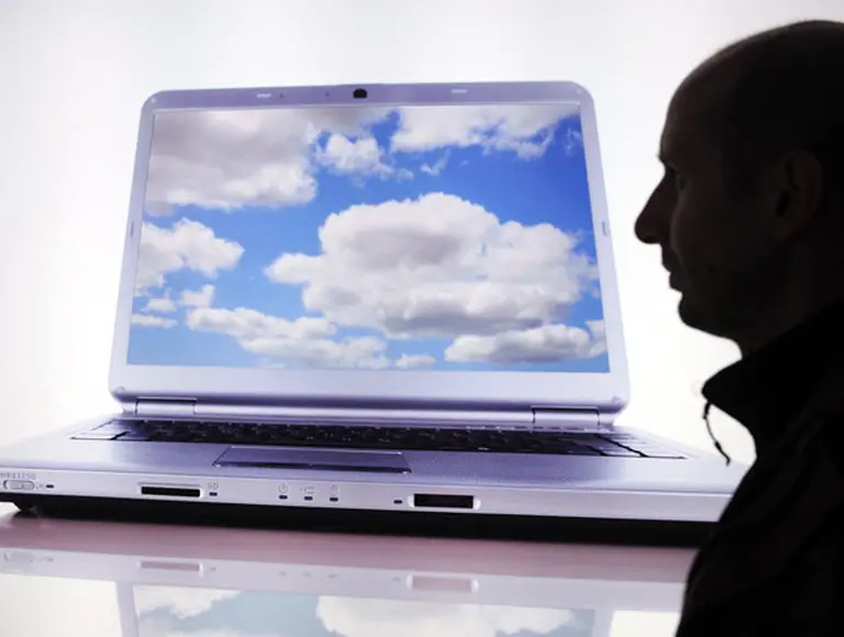 ¿Cuáles son los riesgos y beneficios de la computación en la nube?