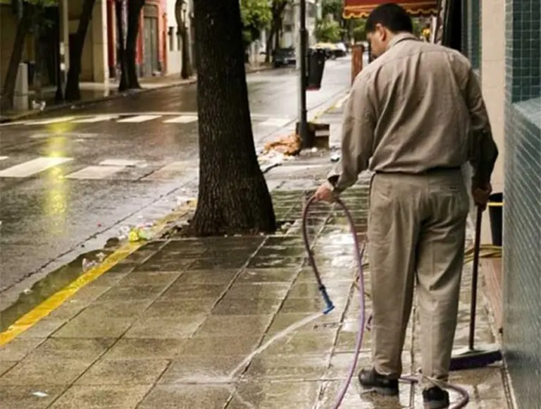 Consorcios deberán pagar un plus de $2.000 a los porteros, que impactará en las expensas