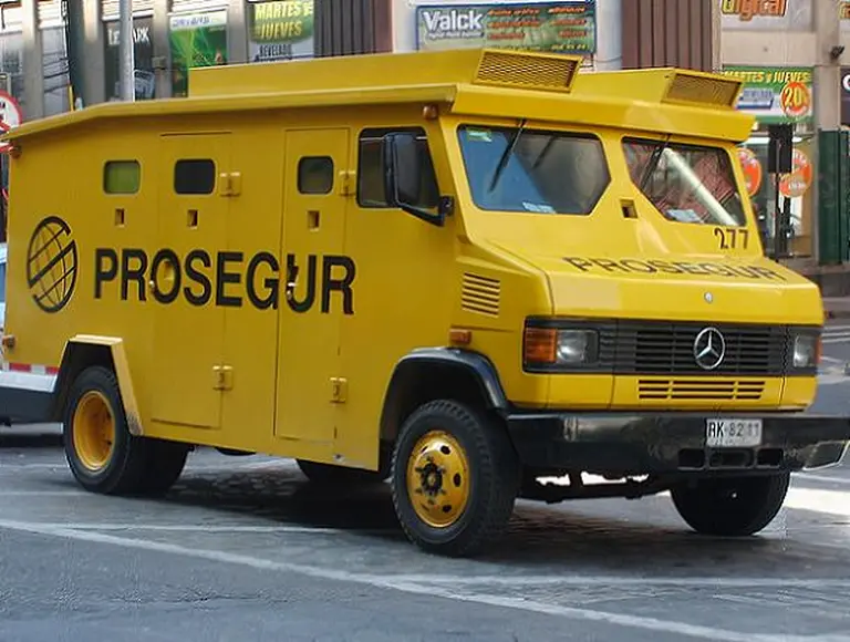 Camioneros tomaron la planta Prosegur de Paternal en reclamo de mejoras salariales