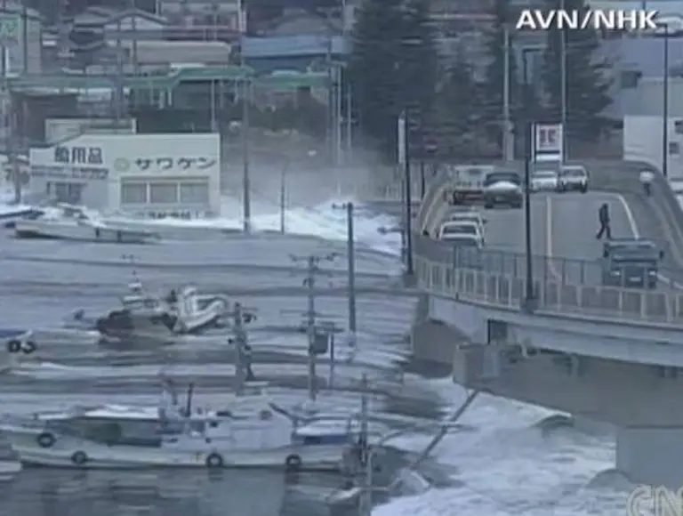 El tsunami ya llegó a Hawaii: evacúan el área costera y los aeropuertos