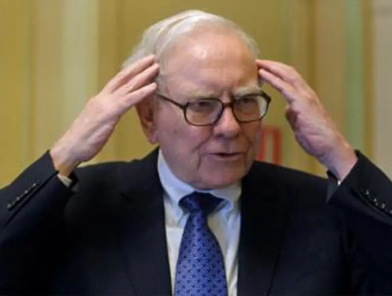 Warren Buffett desafí­a a Rupert Murdoch a que publique su declaración de impuestos