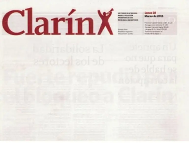 Tras el piquete que impidió la distribución de Clarí­n, el diario salió con su tapa en blanco