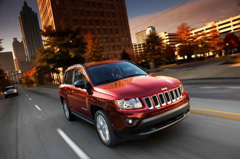 Jeep Compass 2011 se luce con nuevo diseño y mayor capacidad off road