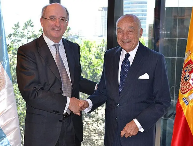 Eskenazi adquiere el 10% de YPF a Repsol y alcanza una participación del 25%