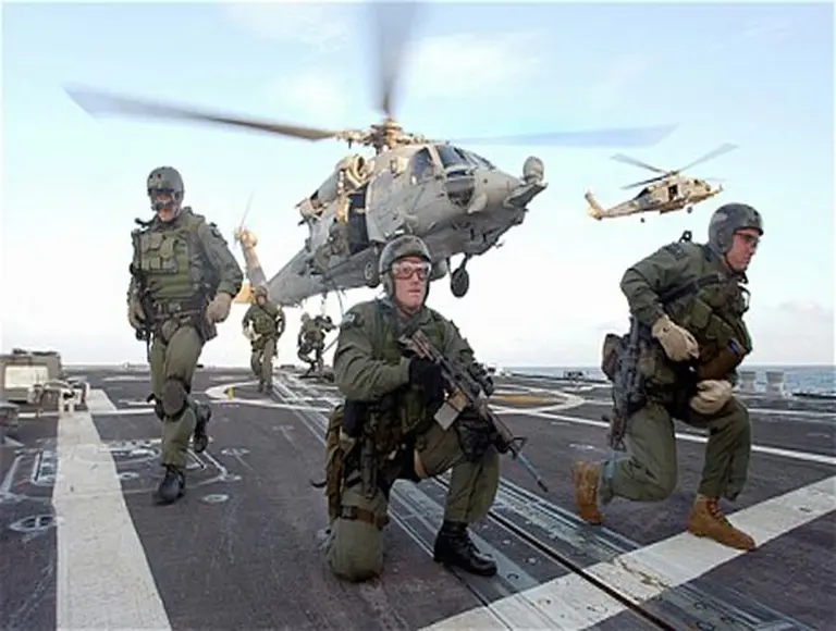 ¿Cuánto cobran los SEAL por cumplir con su deber?