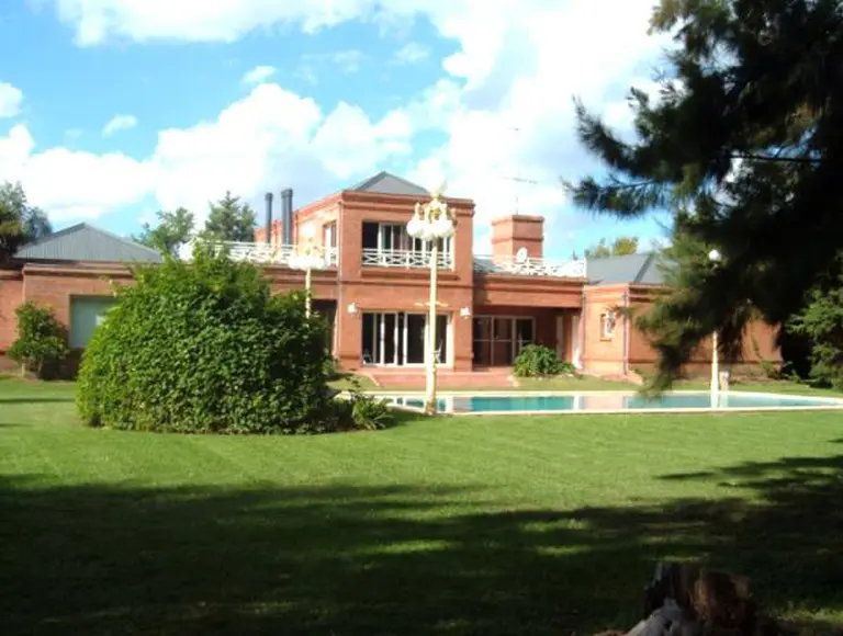 Luego de un año, Scioli promulgó la ley que obliga a los countries a ceder tierras