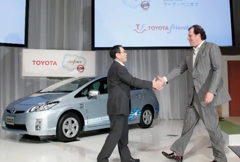 Toyota lanza "Friend" para estar a tono con las redes sociales