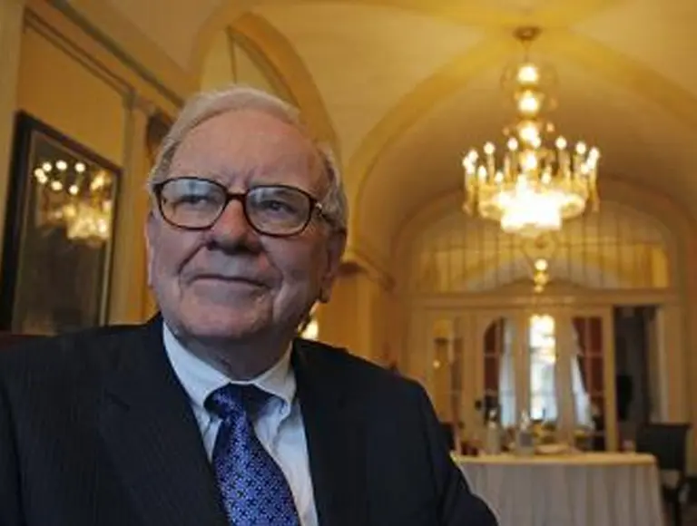 Warren Buffett ya no es más el tercer hombre más rico del mundo