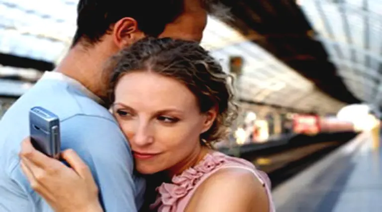 Atención, argentinos: preparan la versión latina de un software que "caza" infieles