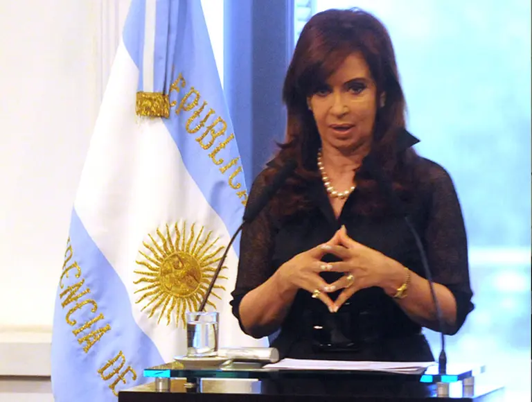 El superávit fiscal primario cayó 65% en un año