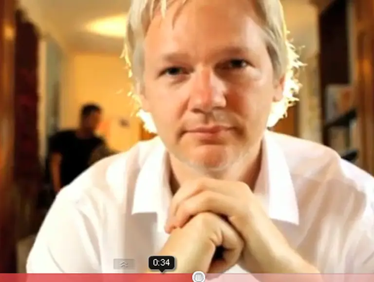 Otra de Julian Assange: ahora Wikileaks saca un aviso crí­tico parodiando a MasterCard