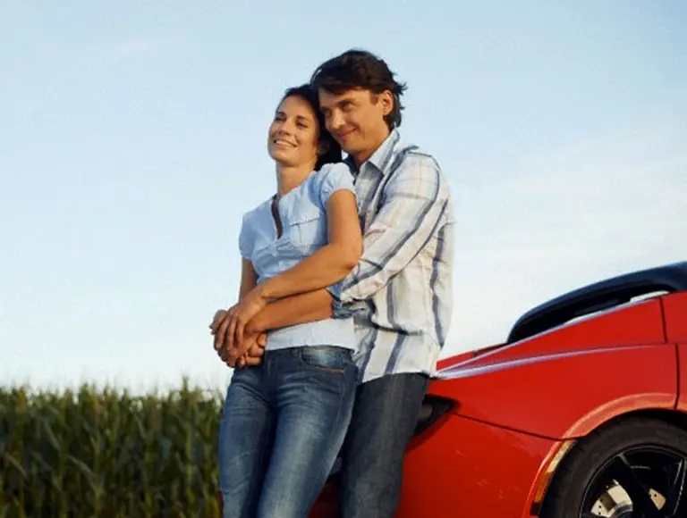 Billetera mata galán: revelan por qué los autos caros seducen a las mujeres