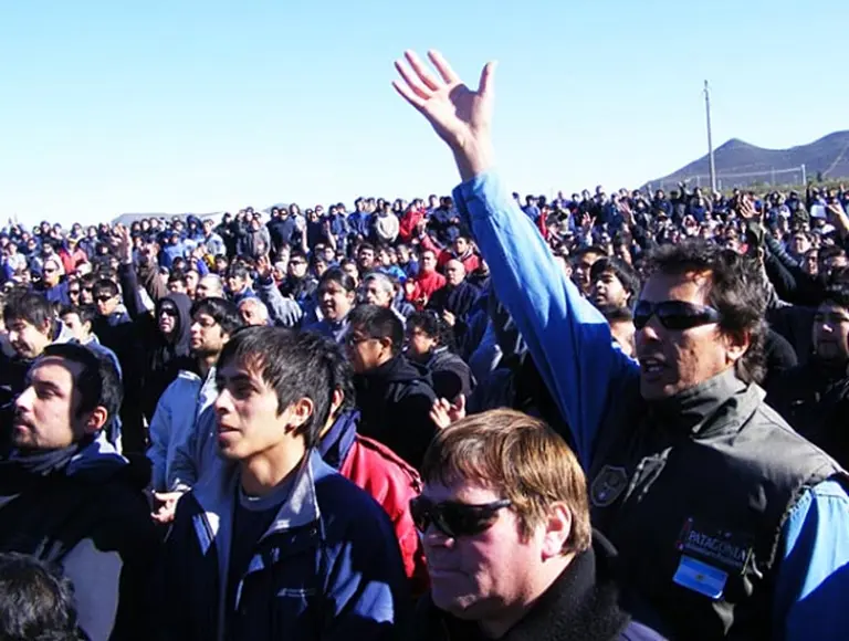 La Justicia condenó a perpetua a tres petroleros y denuncian que el juicio fue "armado"