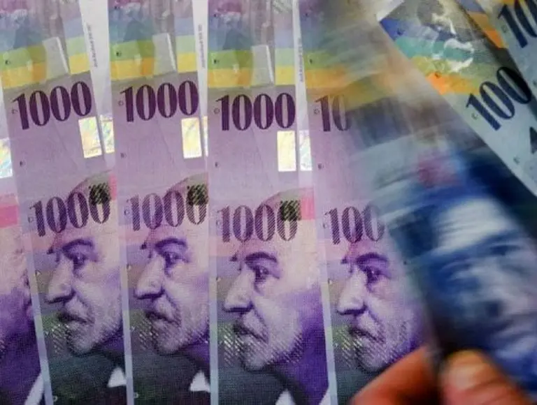 Tiemblan los mercados cambiarios: el franco suizo se deprecia un 9%