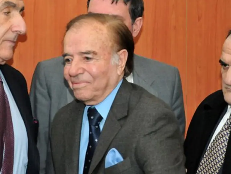 Menem votará a favor de la "la estatización" de YPF