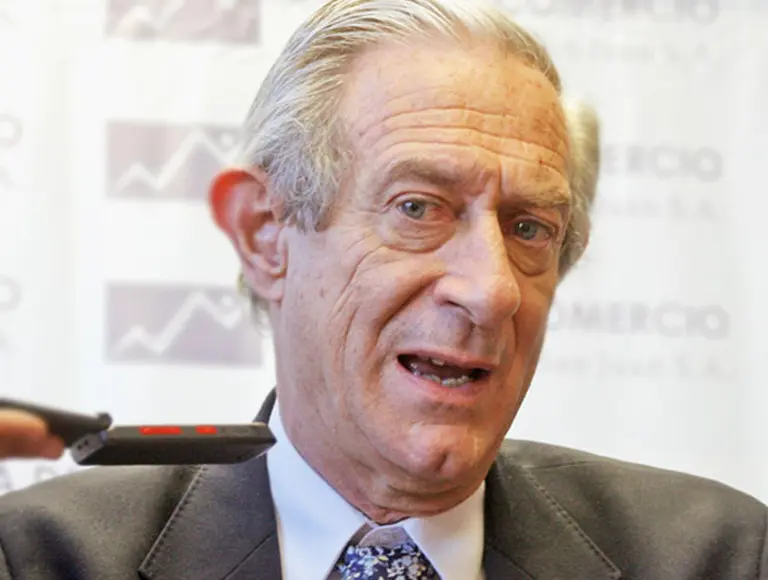 Llach: "Estamos en el paí­s que más dólares billete tiene por persona en el mundo"