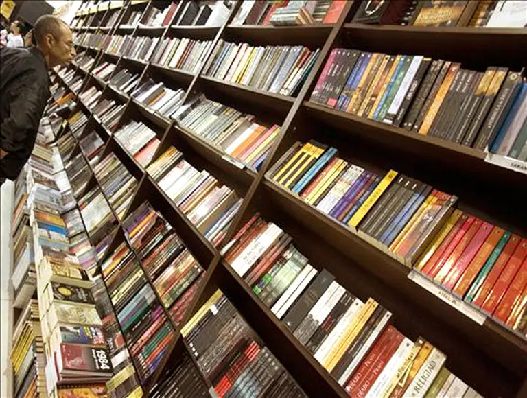 Grupo Clarí­n cerró la compra de la cadena de librerí­as Cúspide
