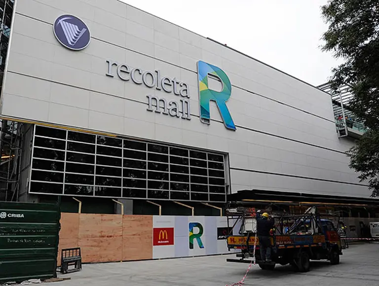 El fondo de inversión Carval le puso el cartel de venta al shopping Recoleta Mall