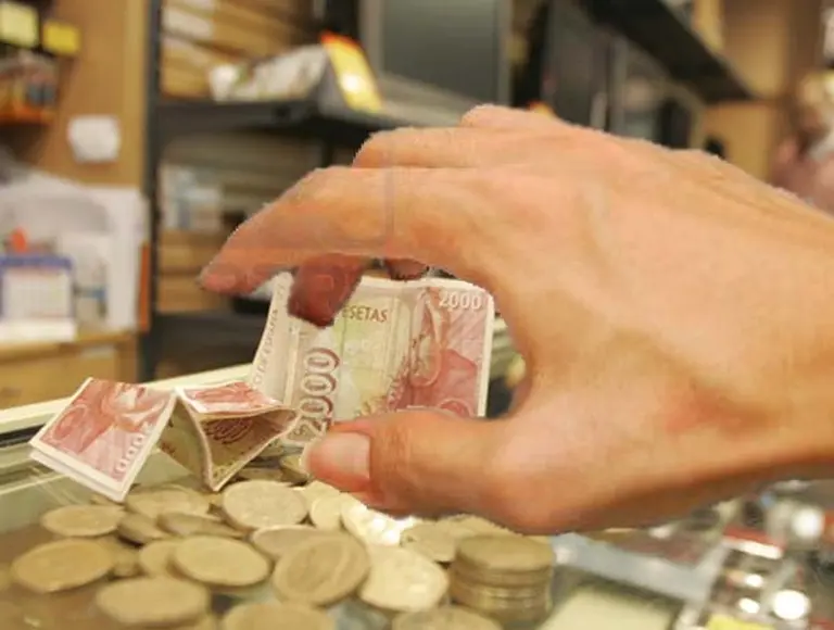 El regreso de la peseta: un pueblo de España "da de baja" al euro