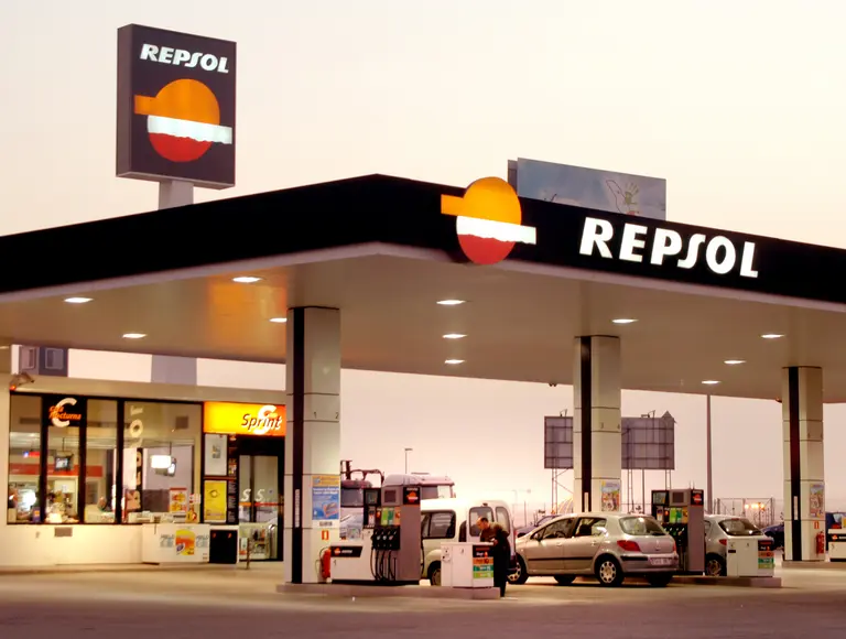 Repsol y Burger King venderán hamburguesas en estaciones de servicio