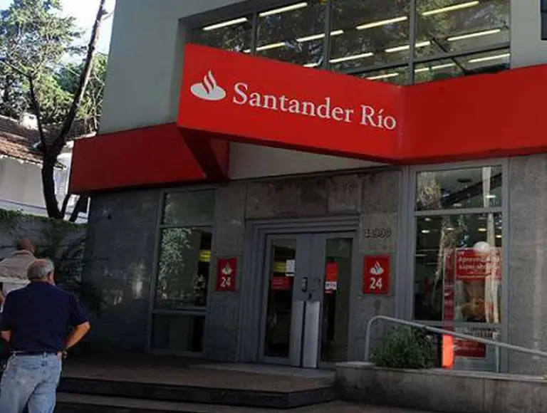 Santander cierra la venta de su negocio en Colombia por 983 millones