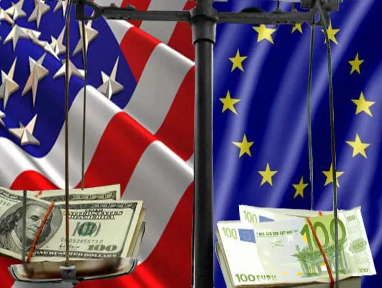 El euro sigue en caí­da libre y marca su menor valor en dos años frente al dólar