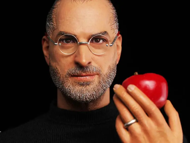 Steve Jobs vuelve convertido en un muñeco articulado