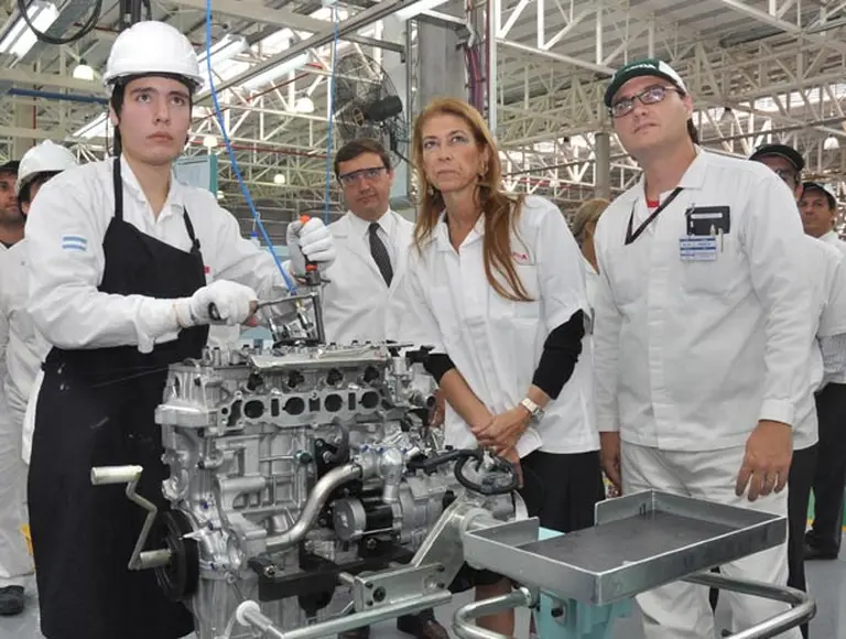Giorgi le exigió a las terminales automotrices que negocien con los proveedores locales