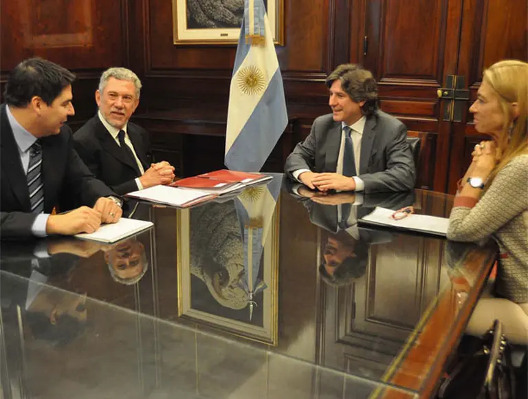 Boudou y Giorgi recibieron anuncios de inversión de Newsan y Brightstar por $450 M