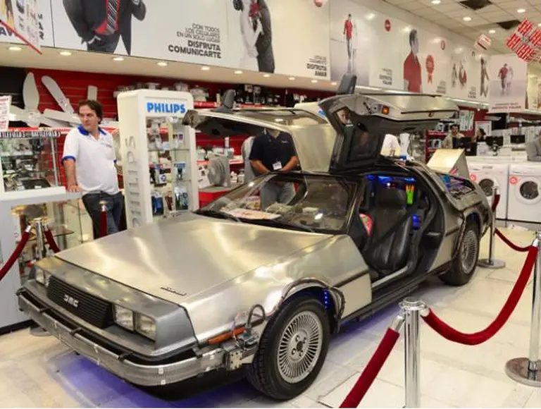 El auto de Volver al Futuro llegó a Mendoza