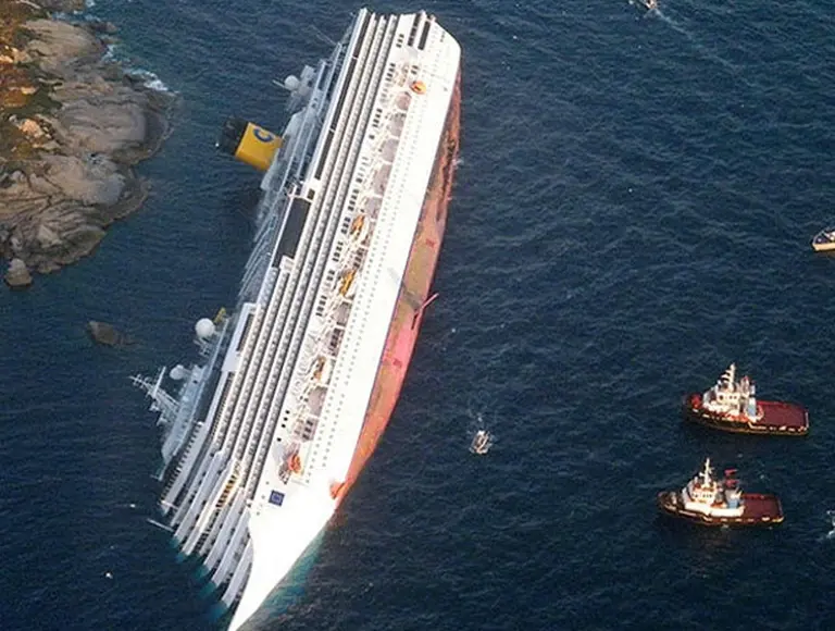 ¿Cómo es posible que un crucero choque contra un escollo?