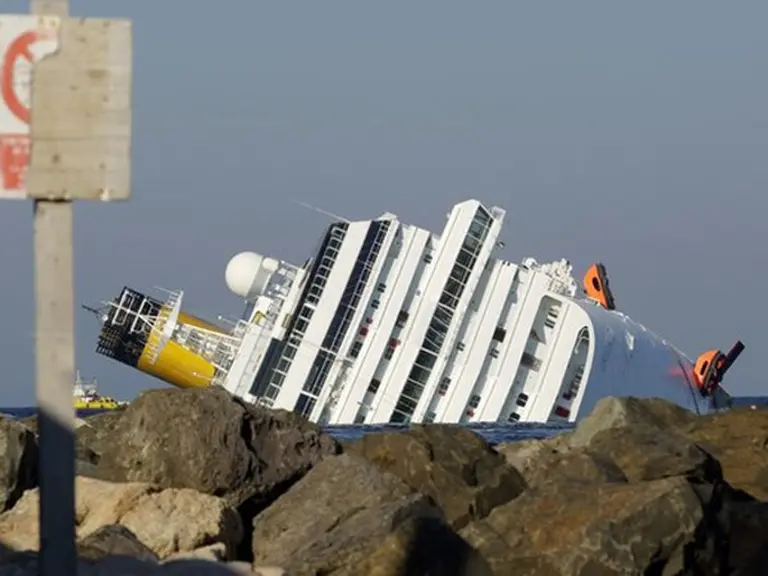 Perdió un embarazo tras naufragar en el crucero y pide un millón de euros