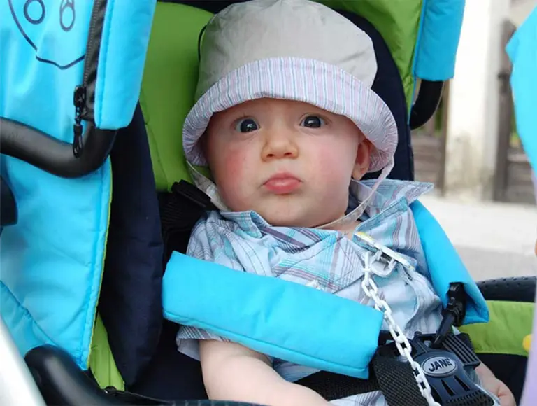 Freno a importaciones: ahora denuncian faltantes de cochecitos e insumos para pañales