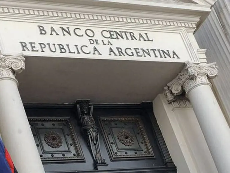 Reservas del Central bajaron u$s100 M en un dí­a y cayeron al menor nivel en seis años