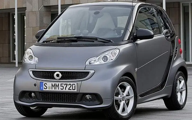 Smart Fortwo estrena nuevo look para la versión coupé y cabrio