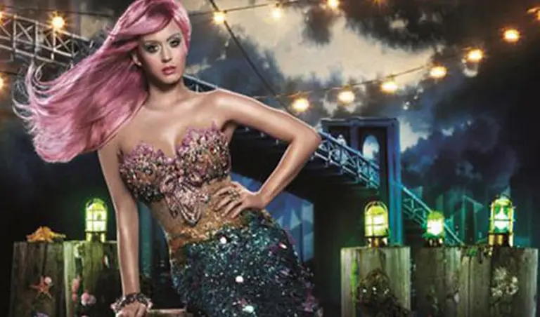 Katy Perry ahora posó como sirena para GHD