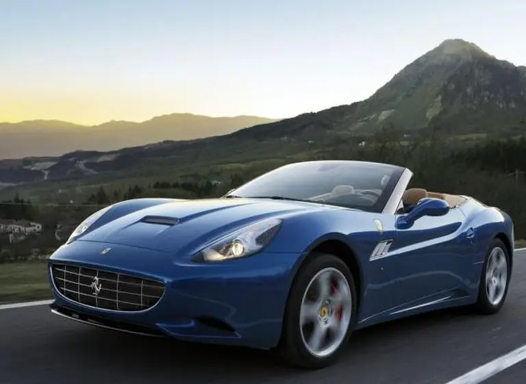 Ferrari gana potencia y pierde peso en el nuevo California 2012