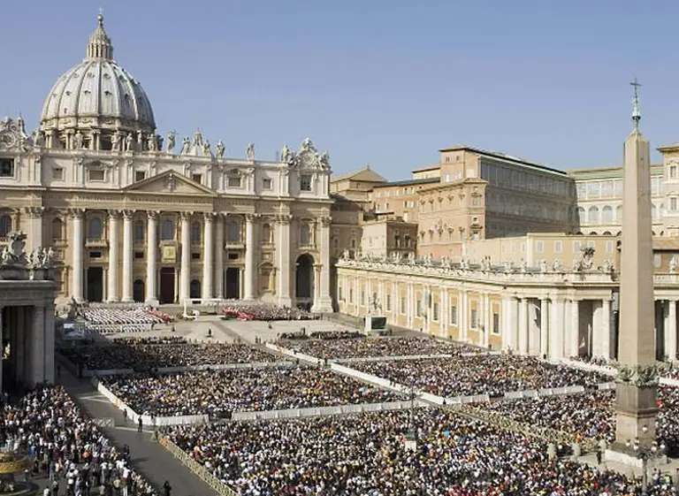 El Vaticano entra al reino de la tienda virtual iTunes