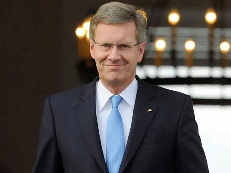 El presidente alemán presentó su renuncia ante las denuncias por corrupción