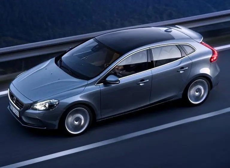 Volvo V40: el nuevo modelo sale al mercado para competir con el Serie 1 y el A3