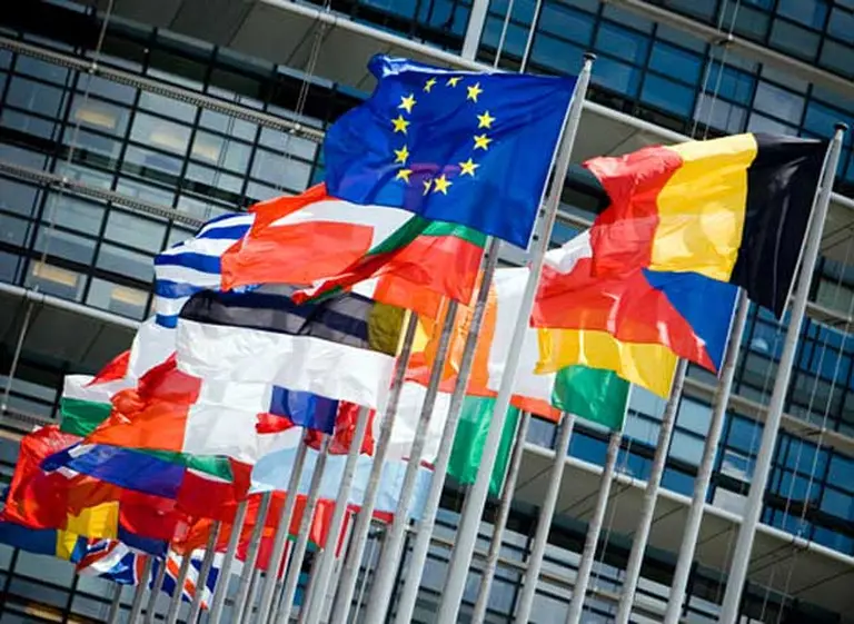 El desempleo sube a 11,8% en la eurozona y se mantiene en el 10,7% en la UE