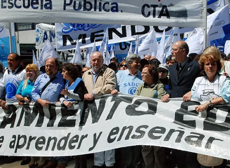 El Gobierno cerró la paritaria docente en forma unilateral, con aumento del 22%, y los gremios se preparan para ir al paro