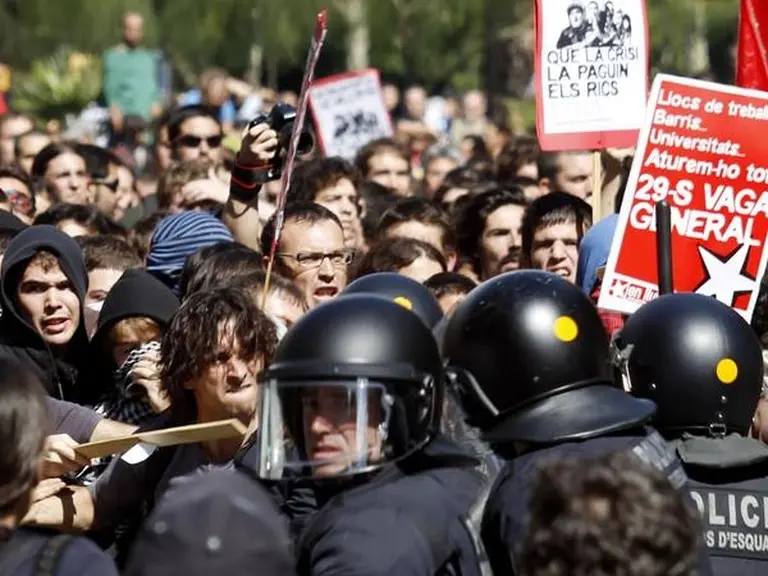España: convocan a una huelga general por la reforma laboral de Rajoy