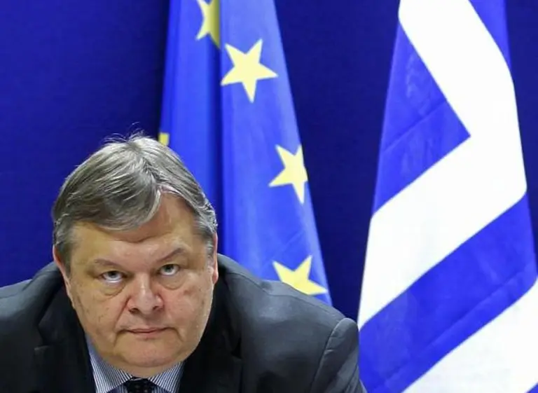 Grecia acumula nueve trimestres seguidos de caí­da pero le exigen que ajuste aún mucho más