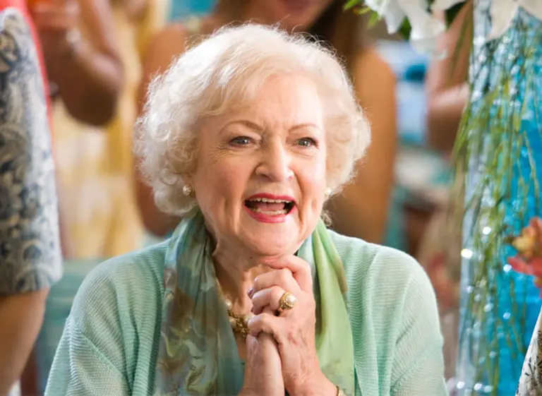 A sus 90 años, Betty White sigue siendo la famosa más querida por el público